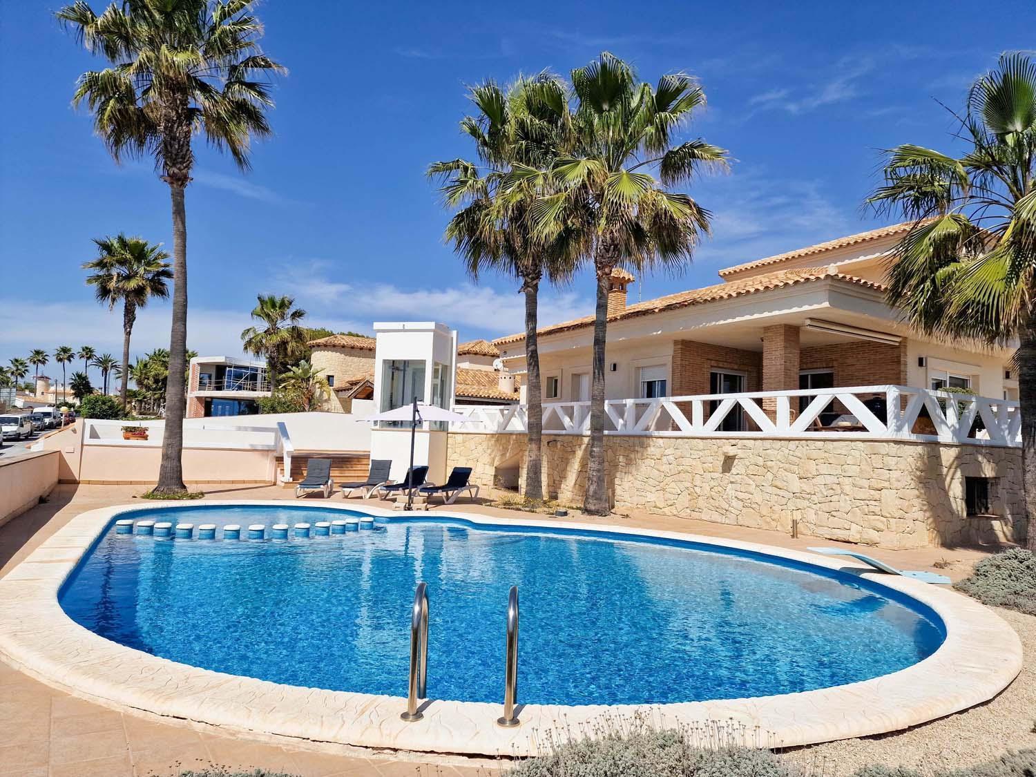 Frontline Beach Villa Playa Flamenca 오리후엘라 외부 사진