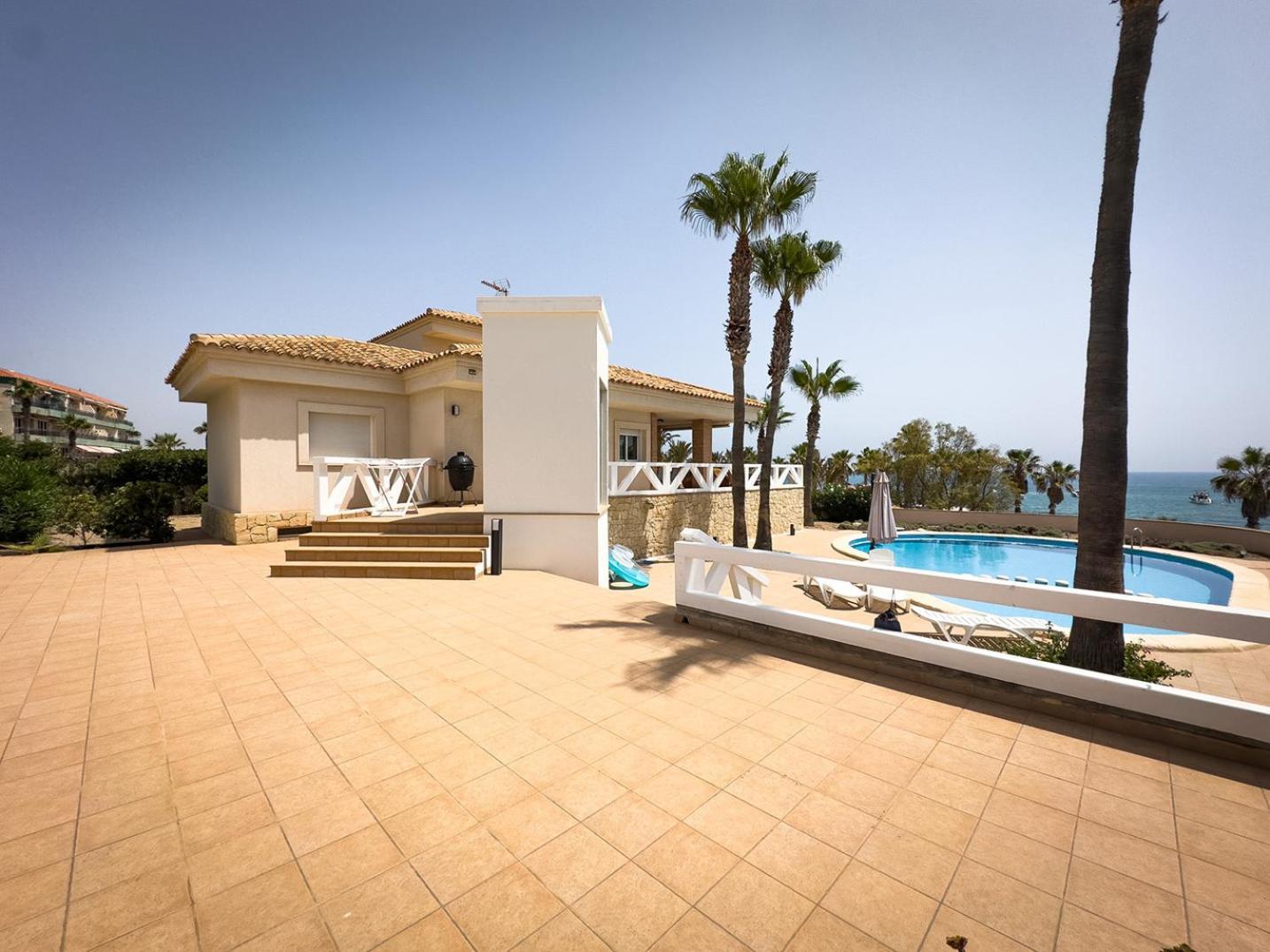 Frontline Beach Villa Playa Flamenca 오리후엘라 외부 사진
